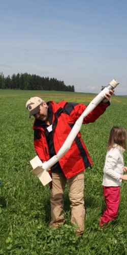 img_0397 model se 2-ma kosmonauty a kamerkou - po dopadu wr